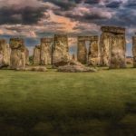 Památka Stonehenge přitahuje velké množství turistů